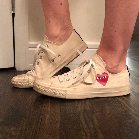 white converse heart eyes